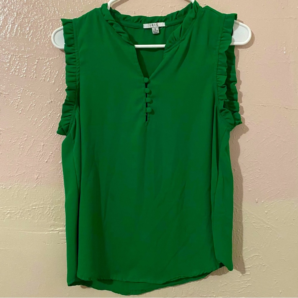 Cute green blouse💚
